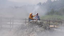 Kawah Sikidang Dieng, Spot Foto Keren di Kawah Yang Bisa Berpindah-pindah