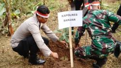 Polri Peduli Lingkungan, Polres Banjar Tanam 1.708 Pohon di Kawasan Hutan Patok