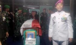 Isak Tangis Keluarga Warnai Kedatangan Jenazah Pratu Agung Pramudi Tiba di Rumah Duka Grobogan