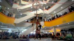 Panjat Pinang di Mall, Jadi Acara Ikonik Solo Grand Mall untuk Tingkatkan Jumlah Kunjungan