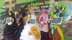 Siswa di Sumenep Gelar Fashion Show Berbahan Daur Ulang Sampah