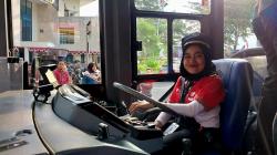 Ini Anna Driver Cantik Trans Banyumas, Mahasiswi Pendidikan yang Bercita-cita Jadi Guru