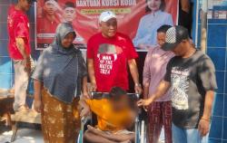 Momen Kemerdekaan, Ketua Komisi A Bagikan Kursi Roda ke Disabilitas