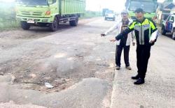 Hilang Kendali saat Hendak Menyalip Pelajar di Jambi Tewas Tertabrak Truk