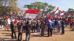 Gegara Pedagang Online, PKL Bendera Merah Putih di Leles Garut Demo