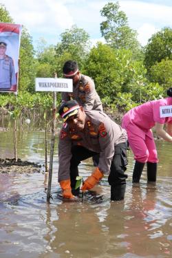 Polresta Sorong Kota Gelar Tanam Pohon Serentak