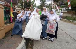 Luar Biasa, SMAN 1 Sigaluh Inisiasi Gerakan Hunting Sampah