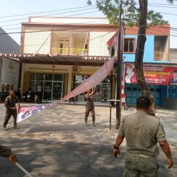 Satpol PP Cilegon Tertibkan Spanduk dan Banner Ilegal