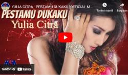 Dalam, Lirik Lagu Pestamu Dukaku – Yulia Citra