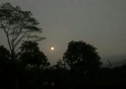 Fenomena Bulan Purnama Cantik Terlihat di Langit Pemalang Selatan