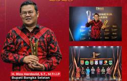 Peduli Penataan Wajah Kota Toboali, Bupati Basel Terima Penghargaan Indonesia Awards 2023