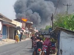 Stasiun Gas Elpiji di Indramayu Kebakaran Hebat, Pekerja dan Warga Panik Lari Berhamburan