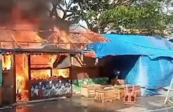 7 Lapak Pedagang Pasar Pandan Sari Balikpapan Terbakar