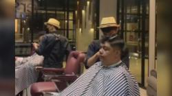 Unik! Barbershop Ini Pasang Tarif Rp10 Ribu, Tapi Syaratnya Harus Berjoget