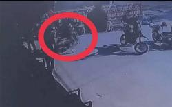 Curi Motor Milik Mantan Rekan Kerja Terekam Kamera CCTV di Sampit