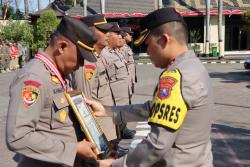 8 Anggota Polres Nganjuk Terima Penghargaan dalam Penerbitan Sertifikat Tanah Asset Polri