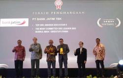 Bank Jatim Boyong Dua Penghargaan Sekaligus Dalam Ajang TOP GRC Awards 2023