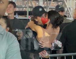 Udah Main Cium Saja Nih,  Kylie Jenner dan Timothee Chalamet Pacaran Go Publik