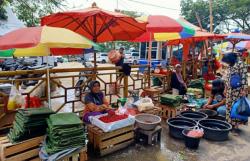 5 Momen Menggelitik di Tengah Hiruk Pikuk Pasar Induk Kranggot Cilegon