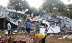 Rumah 2 Lantai di Kuningan Ambruk saat Pemiliknya Berada di Halaman Rumah