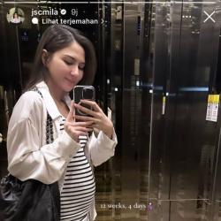 Potret Jessica Mila Pamer Baby Bump