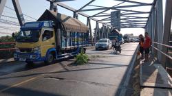Jembatan Pajarakan di Jalur Pantura Probolinggo Retak dan Berlubang, Pengendara Diimbau Hati-hati !