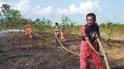 Kebakaran Lahan Kosong di Tengah Pemukiman Warga