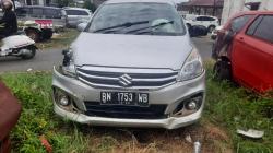 Mabuk Saat Mengemudi, Sopir Ertiga Seruduk Sepeda Motor di Kota Pangkalpinang