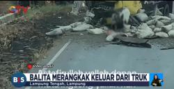 Viral, Balita Merangkak dari Kolong Truk Selamatkan Diri dari Kecelakaan