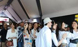 Tiba di Stasiun Bandung, Jokowi dan Artis Ibu Kota Disambut Antusias Warga