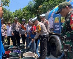 Peringati Hari Lalu Lintas, Polres Cirebon Kota Bagikan Sembako dan 40 Ribu Liter Air Bersih