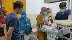 Gempar, Bayi Perempuan Dibuang di Teras Rumah Warga di Aceh