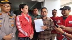 Mendaki Gunung Merapi Secara Ilegal, WNA Asal Sepanyol Dievakuasi Petugas