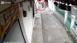 Aksi Begal Payudara Gegerkan Warga Kiaracondong Bandung Terekam CCTV