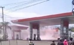 Diduga Akibat Cuaca Panas, SPBU di Ponorogo Terbakar