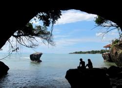 Misteri Pantai Karang Bolong: Dipercaya jadi Pintu Gerbang Menuju Alam Gaib