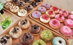 Mencicipi Jajanan Ponorogo Semesta Donuts, Rasanya Lembut Cocok Buat Oleh Oleh