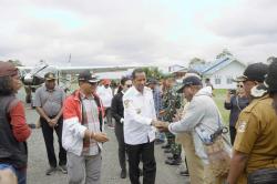 Michael R. Gomar Dampingi Apolo Safanpo Kunker ke Distrik Suator Kabupaten Asmat