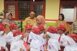 Tinjau Gerakan Transisi Paud dan SD di Sleman, Bupati Himbau Guru Pahami Karakter Anak Didik