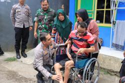 Bakti Polri Presisi Polres Tasikmalaya Kota, Peduli Disabilitas Berikan Kursi Roda dan Sembako