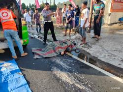 Ngeri! Truk Kontainer Tabrak Pesepeda Pancal Langsung Tewas, Kondisinya Mengenaskan