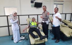 HUT ke-68 Satlantas Pidie Jaya Donor Darah dan Pembersihan Tempat Ibadah