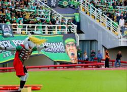 Rivalitas Abadi : Persebaya dan Arema FC, Siapa Lebih Jago?