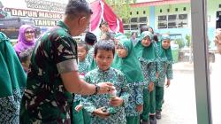 Tekan Angka Stunting dan Gizi Buruk, Kodim 0413/ Bangka Bagikan Makanan dan Susu Gratis