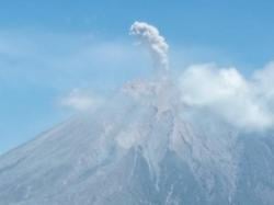 Breaking News! Gunung Semeru Kembali Meletus