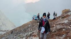 Pacu Adrenalin ke Kawah Ijen Banyuwangi demi Berburu Momen Blue Fire