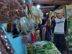 Ganjar Pranowo Kunjungi Pasar di Surabaya, Begini Respon Pedagang