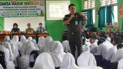 Pelajar SMPN 3 Airgegas Dibekali Pengetahuan Hukum oleh Kejari dan Dindikbud Basel