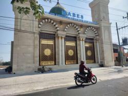 Crazy Rich Karanganyar Bangun Masjid Hingga Gedung Convention Centre Megah Dibatas Kota, Siapa Dia?