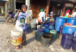 Bojonegoro Kekeringan, Kyai Muda Ganjar Bantu Air Bersih dan Sumur Bor